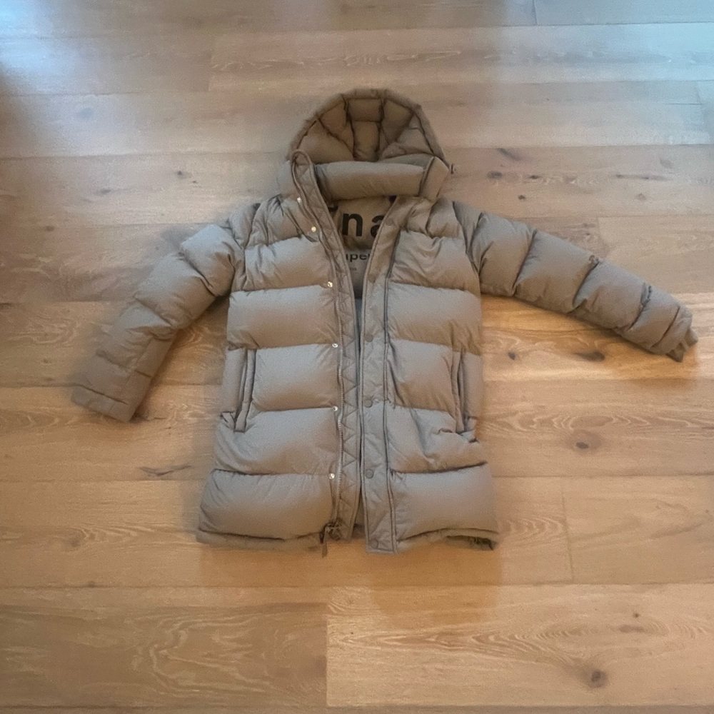 Aritzia super puff in taupe XXS mid length